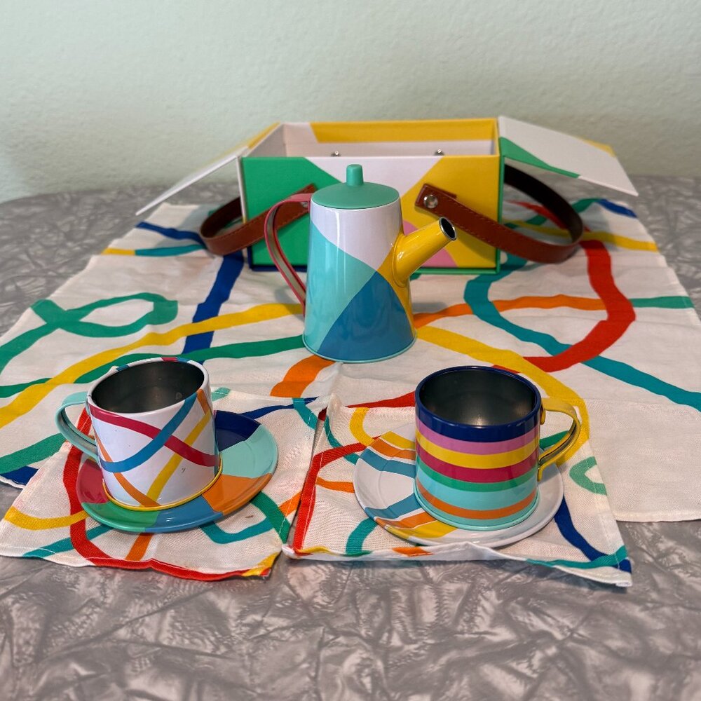 LOVEVERY Pinkies Up Picnic Set